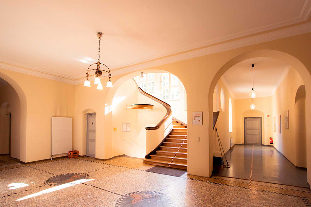 Luitpold Gymnasium Wasserburg - Eingangshalle